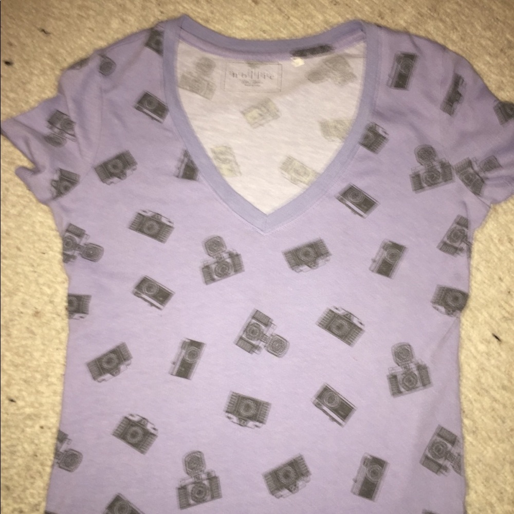 Light blue camera Billie v neck